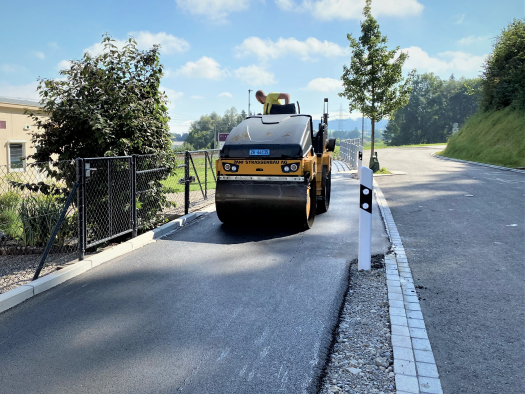 Die Zani Strassenbau AG war f&uuml;r die Umsetzung des Radweg-Abschnitts in Flawil zust&auml;ndig.